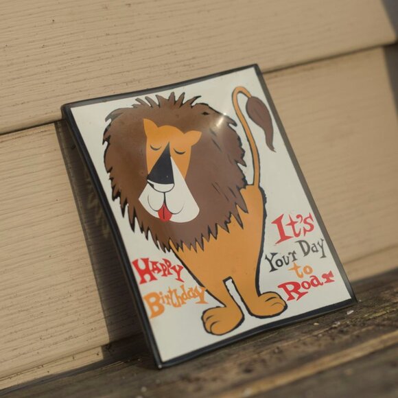 1970s HOUZE ART Smoked Glass Lion Birthday Tray | Leo Cartoon Decoration - Picture 3 of 4